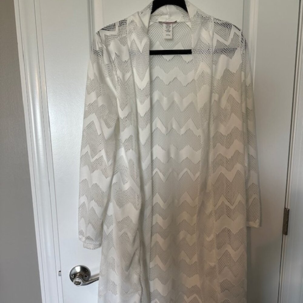 PRETTY YOUNG THING WHITE LONG CHEVRON PATTERN CARDIGAN. LIGHTWEIGHT SZ L